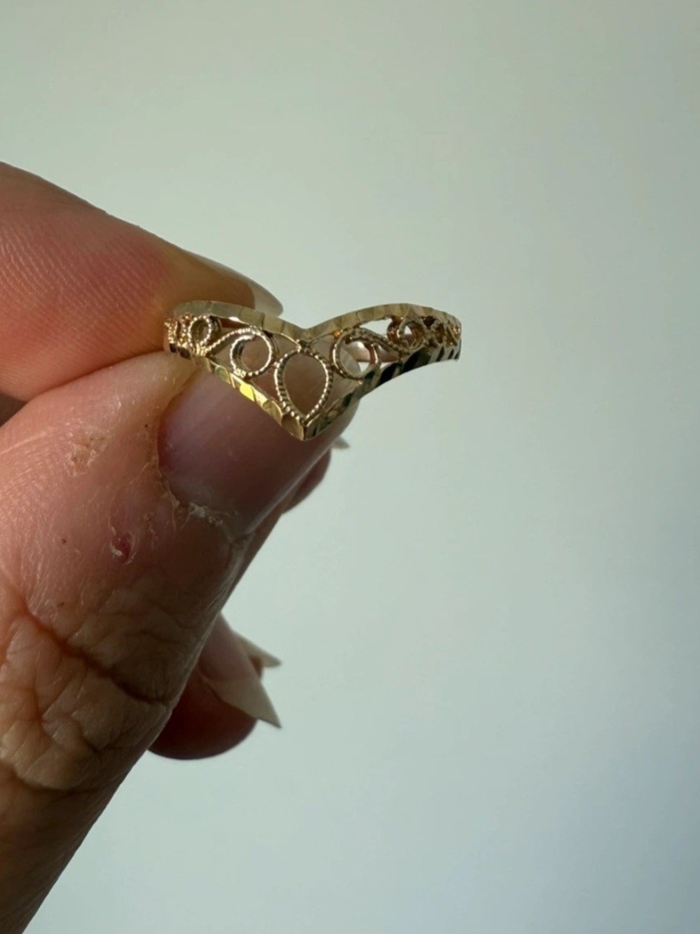 Solid 9ct Gold Filigree V-Shape Women's Ring